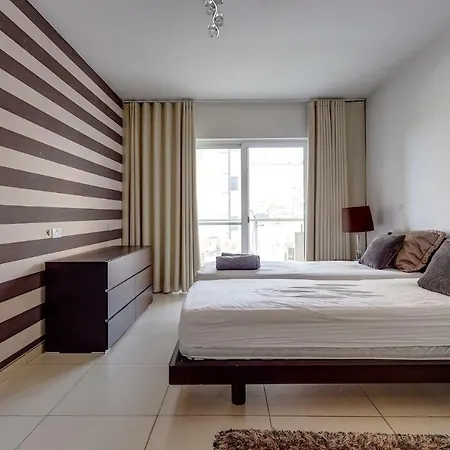 Lägenhet Contemporary, Luxury With Valletta And Harbour Views