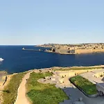 Lejlighed Contemporary, Luxury With Valletta And Harbour Views Sliema