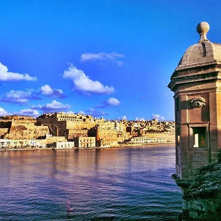 Contemporary, Luxury With Valletta And Harbour Views דירה *