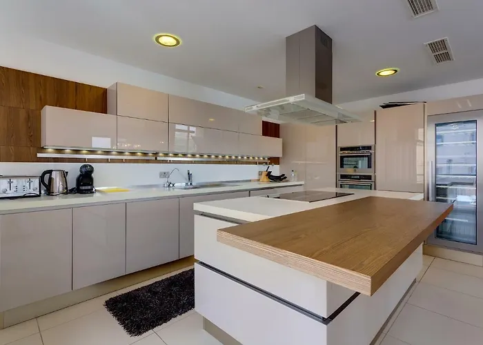 Lägenhet Contemporary, Luxury With Valletta And Harbour Views