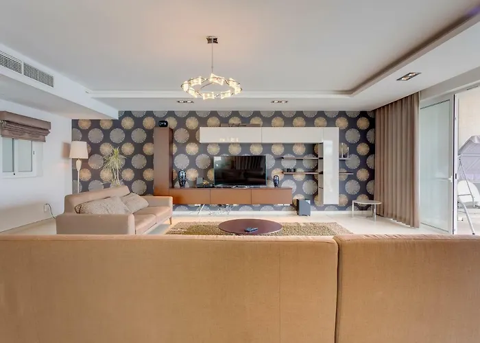 Lejlighed Contemporary, Luxury With Valletta And Harbour Views Sliema