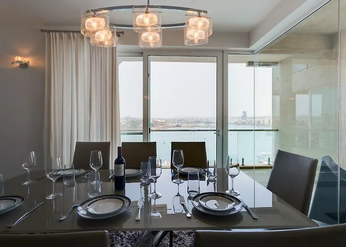 Contemporary, Luxury With Valletta And Harbour Views Lägenhet Sliema
