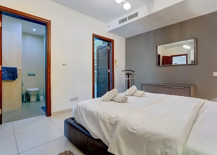 Contemporary, Luxury With Valletta And Harbour Views * 슬리에마