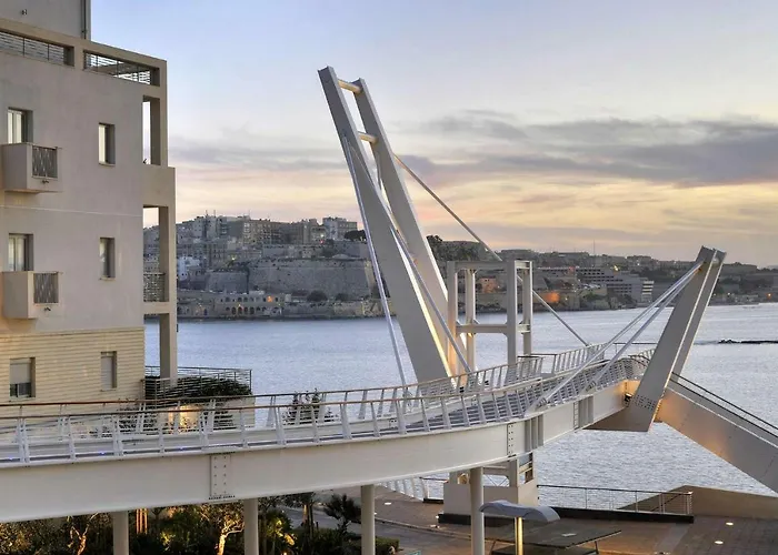 Contemporary, Luxury With Valletta And Harbour Views 슬리에마