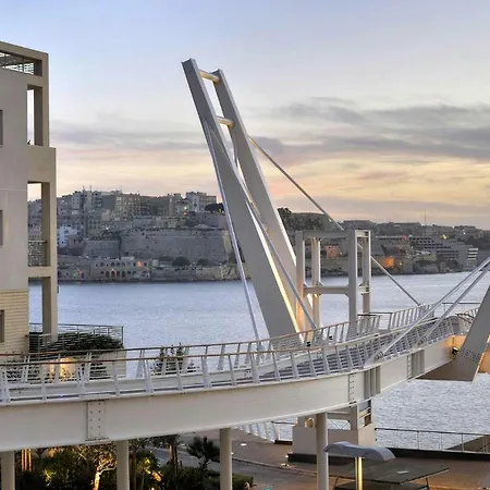 Contemporary, Luxury With Valletta And Harbour Views スリーマ